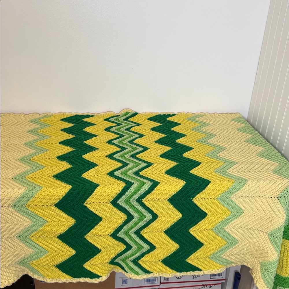 Chevron Patterned Throw Blanket in Green and Yellow - Picture 5 of 14